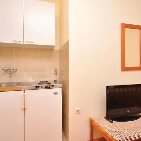 Lovely In With Kitchenette *