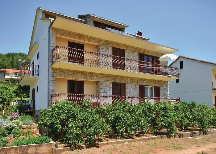 Apartamento 08 *